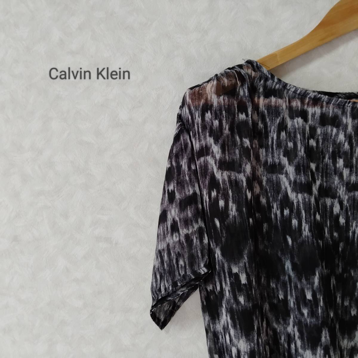 Calvin Klein カルバンクライン トップス シャツ ブラウス 絞り染め柄 シアー ラウンドネック 半袖 レディース サイズM ブラック SJJ131_画像1