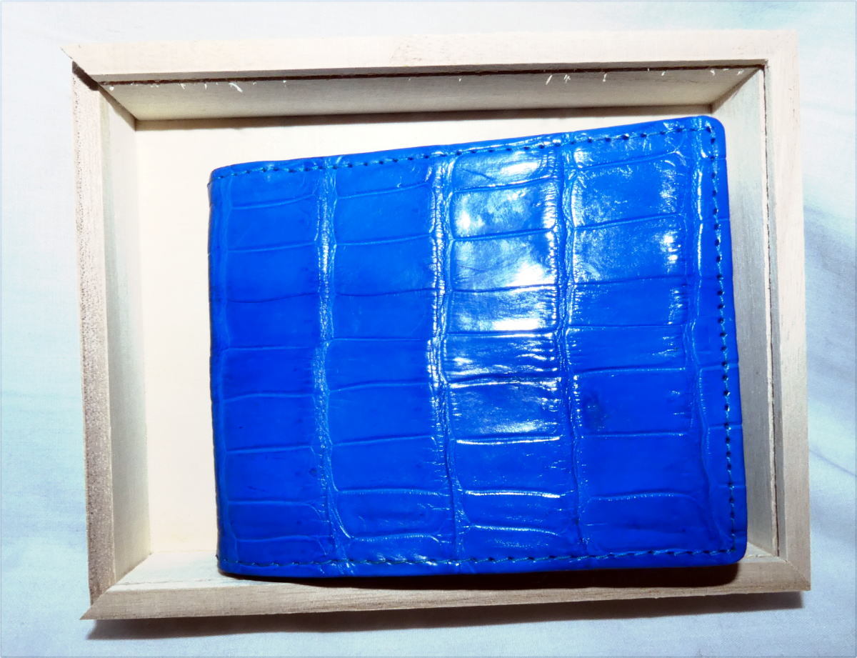 【SALE/60%OFF】 305 クロコ 腹皮 無双 二つ折り財布 ブルー 小銭 桐箱 二つ折り財布(小銭入れあり) 【SALE/60%OFF】 305 クロコ 腹皮 無双 二つ折り財布 ブルー 小銭 桐箱 二つ折り財布(小銭入れあり)