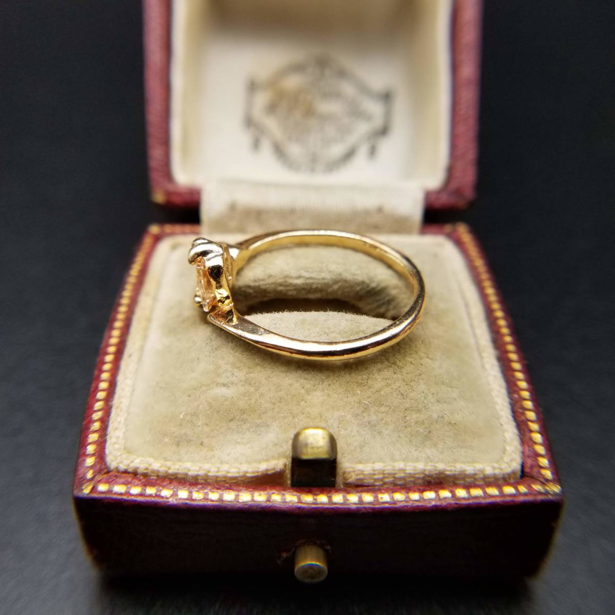 1970～1990年代 AVON ラインストーン スクエアカット ゴールドトーン 米国 アールデコ ヴィンテージ リング 指輪 彫金 ビンテージ S80_画像5