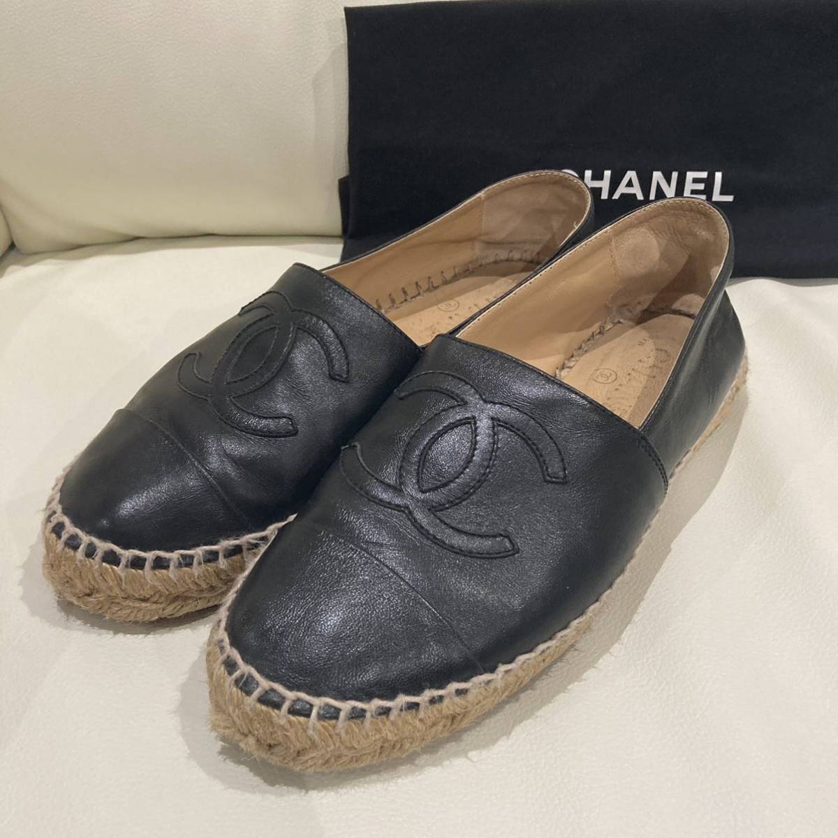 CHANEL フラットシューズ エスパドリーユ 黒 ラムスキン シャネル 本革