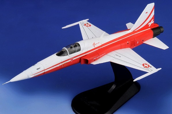 # prompt decision hobby master 1/72[F-5E Tiger 2 Switzerland Air Force Acroba to team [pato Louis yu* Switzerland ]2021 year season ( decal attaching )