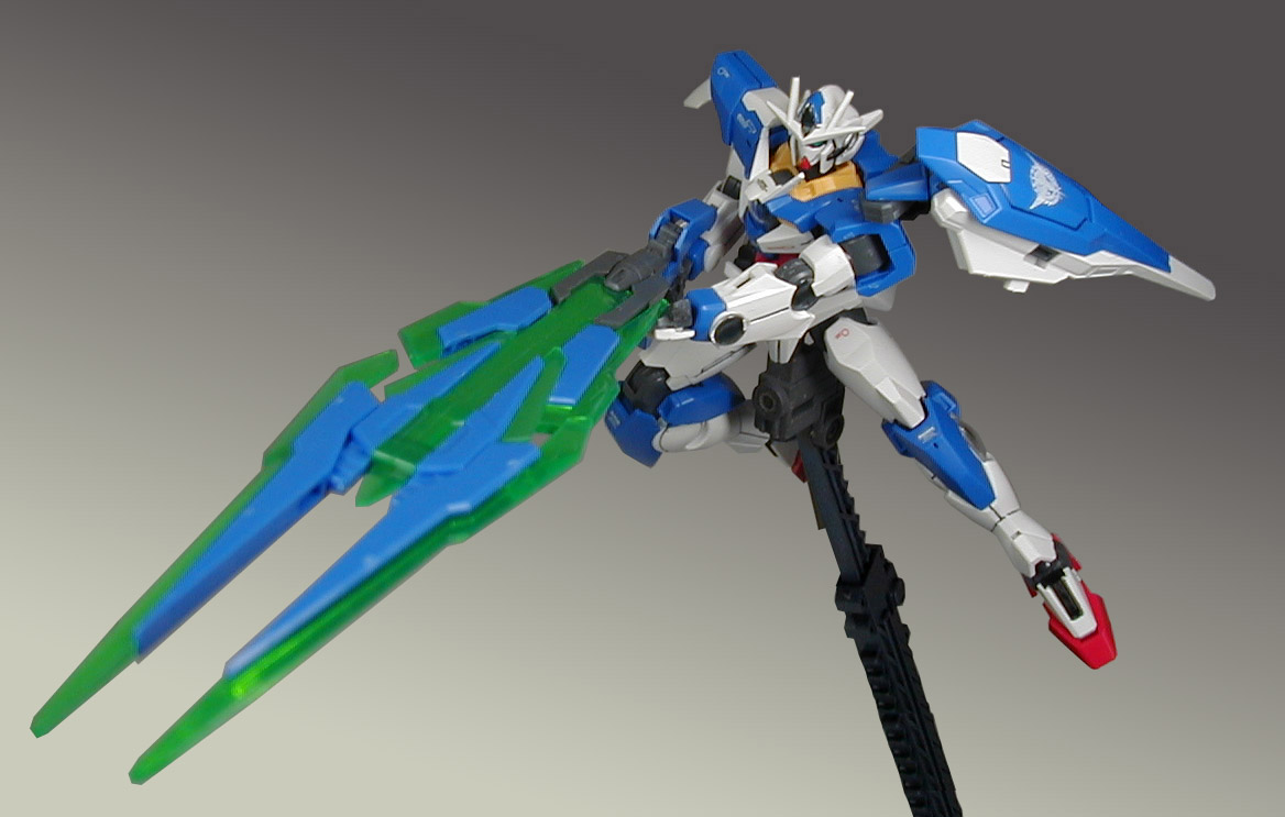 HG 1/144　 GNT-0000　ダブルオークアンタ【 塗装完成品 】/ 劇場版 機動戦士ガンダムOO（ダブルオー）_画像4