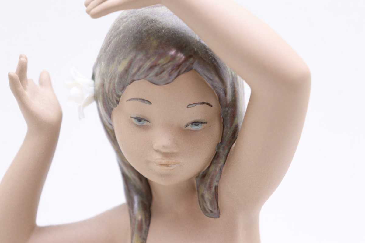 リヤドロ LLADRO アイランドビューティー　TROPICAL FLOWER 2385 フィギュリン　陶器人形 置物