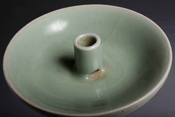2024特集 NK25230 中国陶器 青磁蓮花刻双高台灯火 灯火器 灯火台 燭台 燭火 青磁