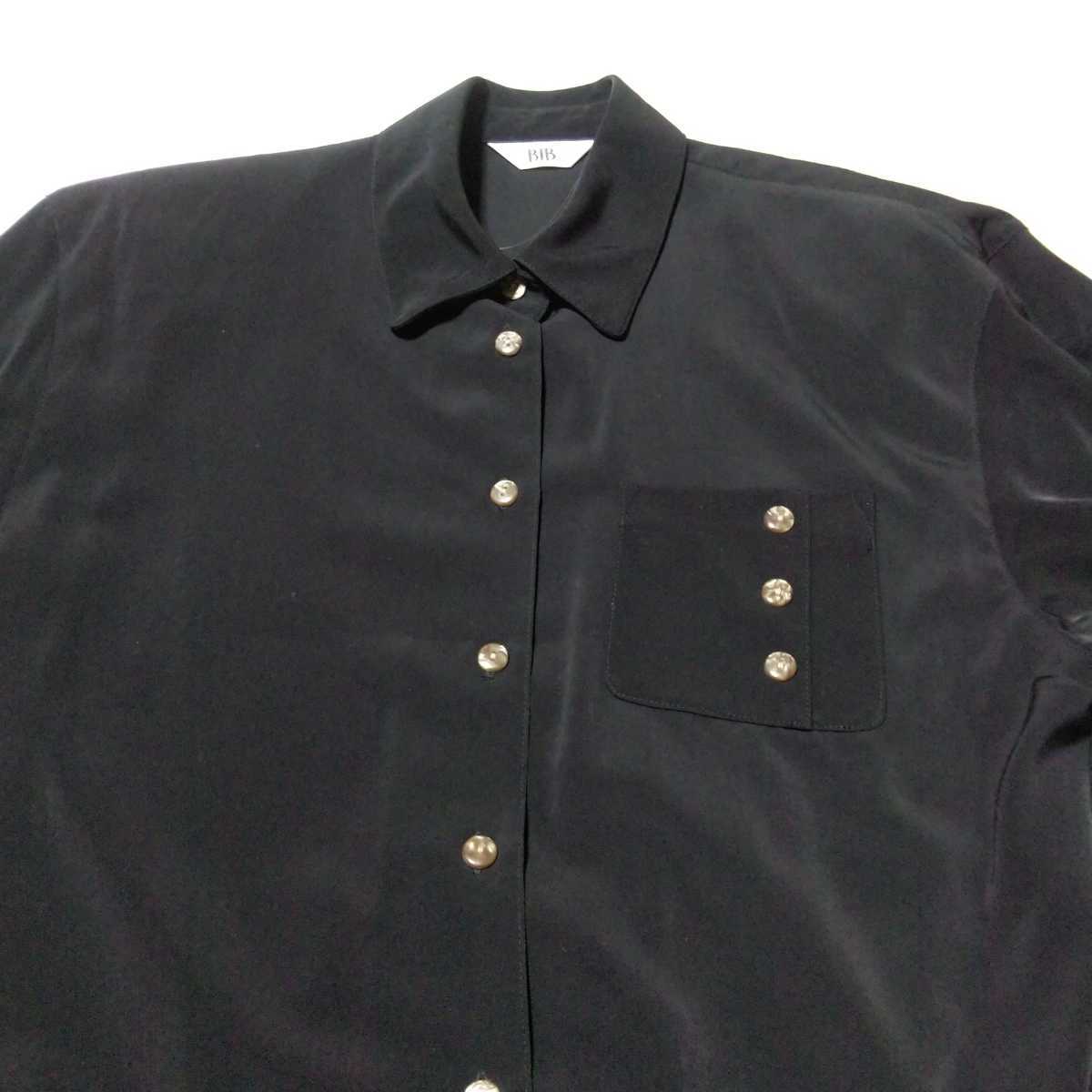 新品未使用品 BIB ビブ ボタン使いの素敵なブラックシャツ/ブラウス  Fサイズ 長袖シャツ 黒シャツ フォーマル オフィス 艶 光沢 黒の画像5