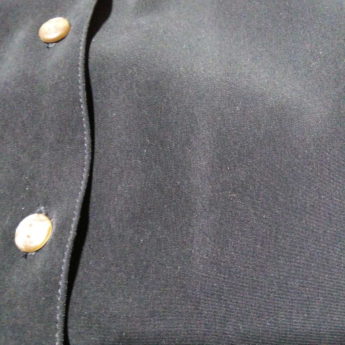 新品未使用品 BIB ビブ ボタン使いの素敵なブラックシャツ/ブラウス  Fサイズ 長袖シャツ 黒シャツ フォーマル オフィス 艶 光沢 黒の画像9
