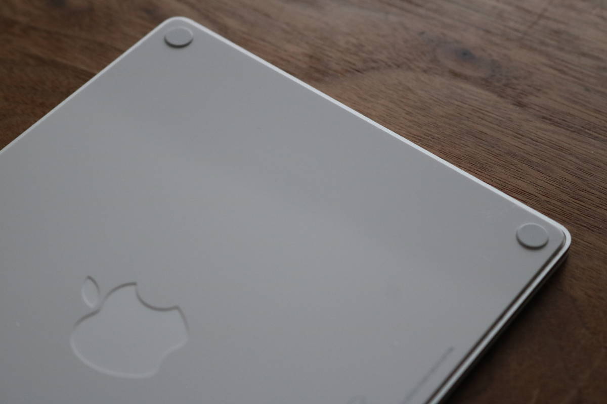 [程度良好/中古動作品] Apple Magic Trackpad 2 （Multi-Touch対応）White Wireless Model A1535 MJ2R2J/A トラックパッド 2 ホワイト_底面キレイ！