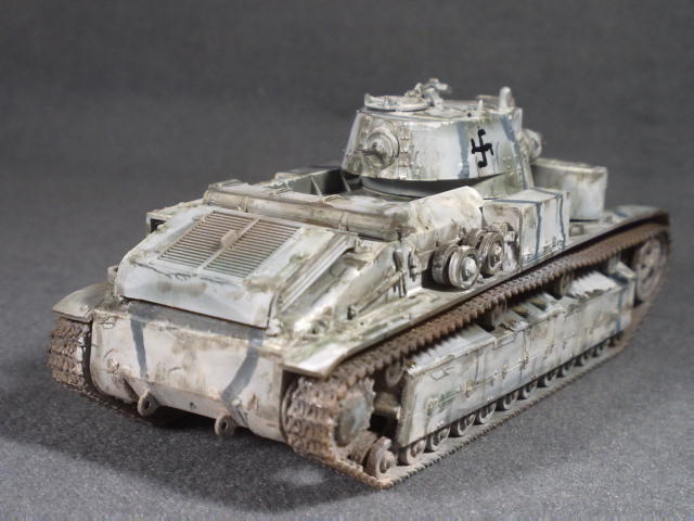 T-26軽戦車とT-28多砲塔戦車後期型フィンランド鹵獲使用　1/72完成品　S-モデル/トランぺッター　_画像2