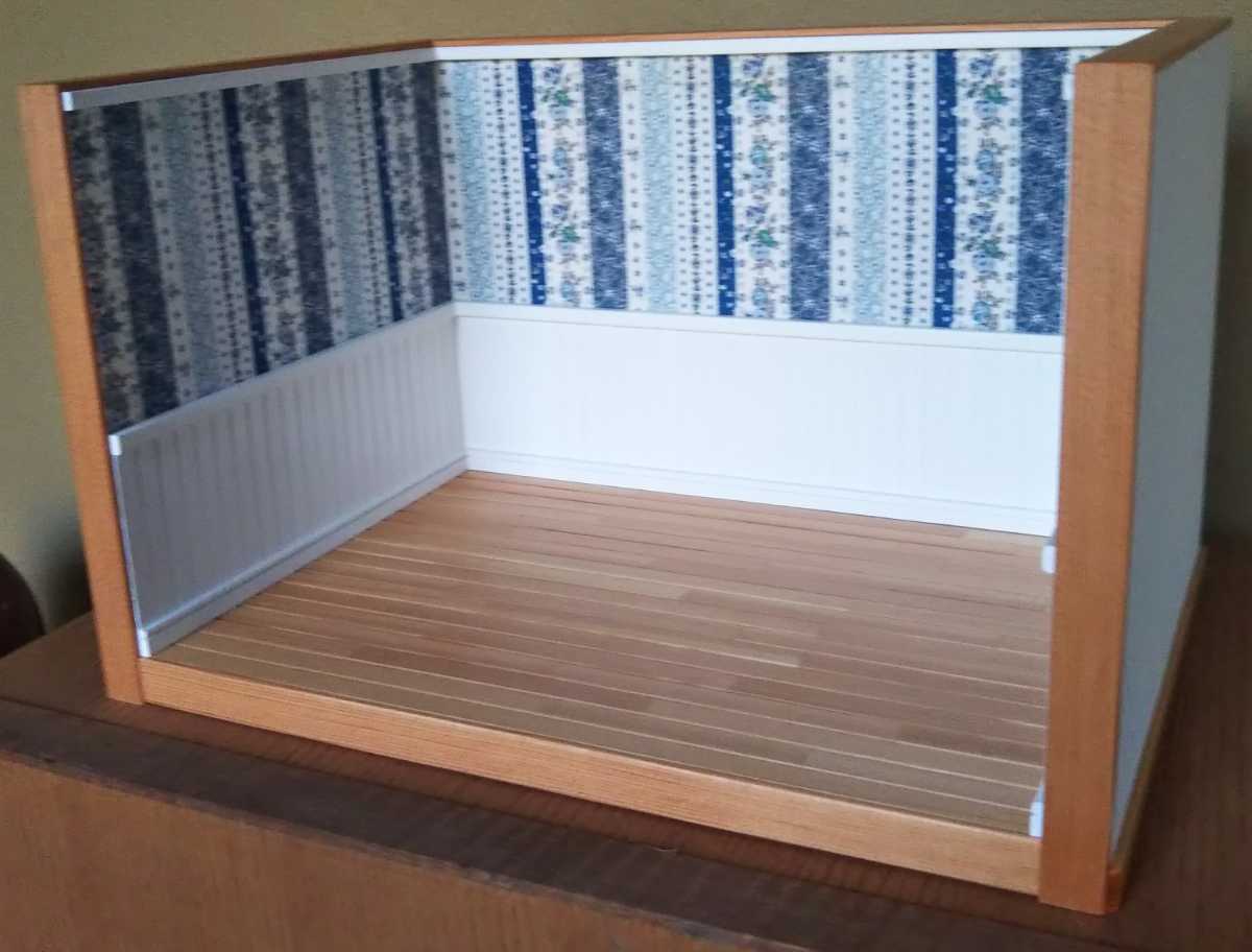 ■ドールハウス■12分の1 建具の無い部屋(青花柄ストライプ/白色)