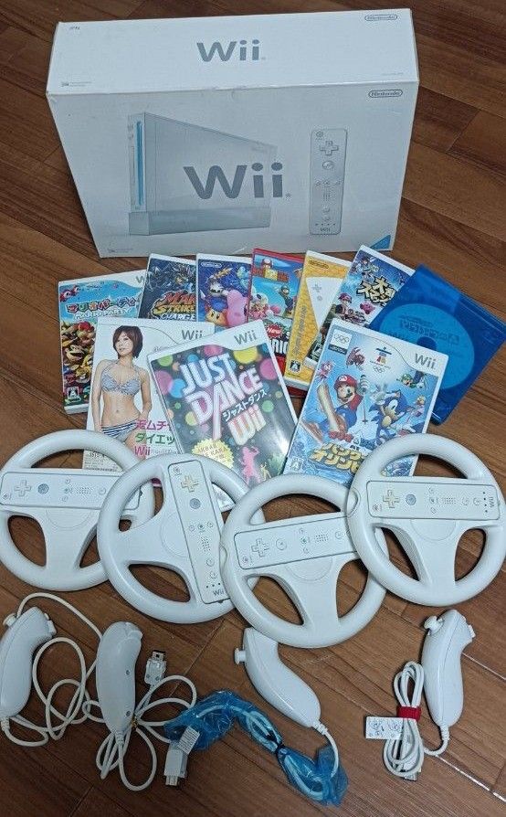 Wiiファミリーセット ハンドル・リモコン・ヌンチャク4つずつ マリオ