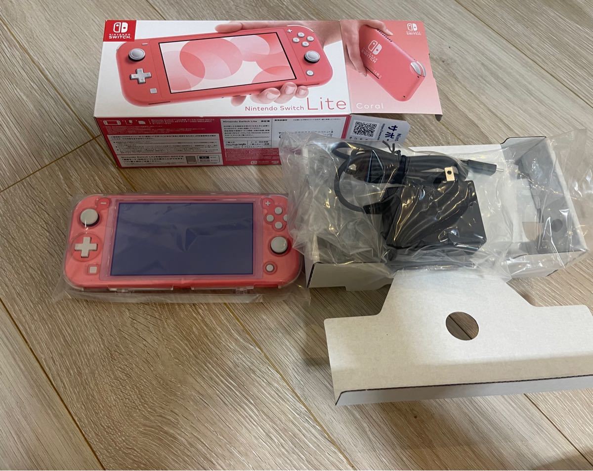 任天堂　スイッチライト　本体　充電器・箱付　Nintendo Switch lite ゲーム機　コーラル