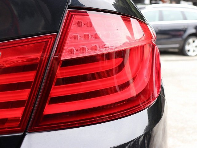 BMW 523i F10 5シリーズ 右テールランプ 2011年 FP25 (在庫No:511959
