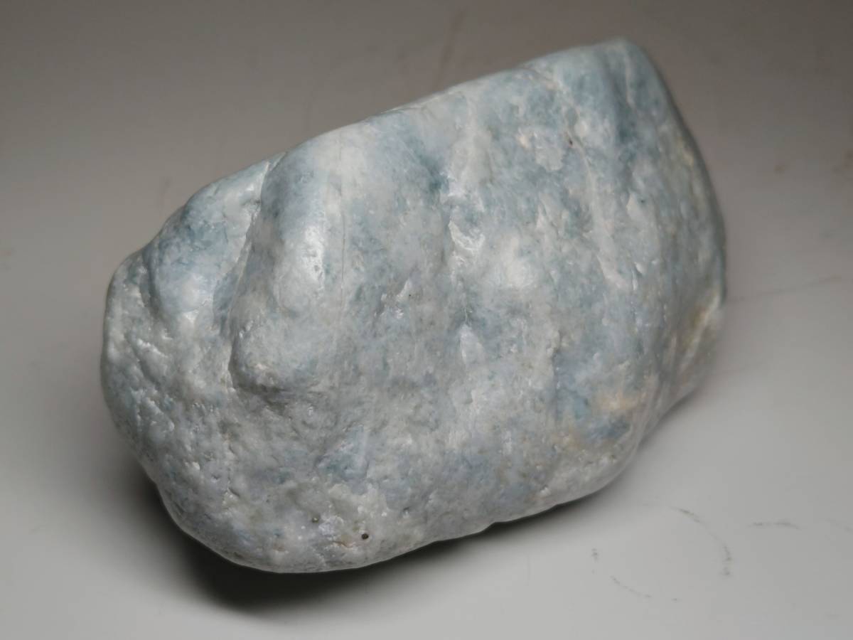 淡青】 ☆1.6kg☆ 翡翠 原石 ヒスイ 鉱物 鑑賞石 糸魚川 水石 自然石