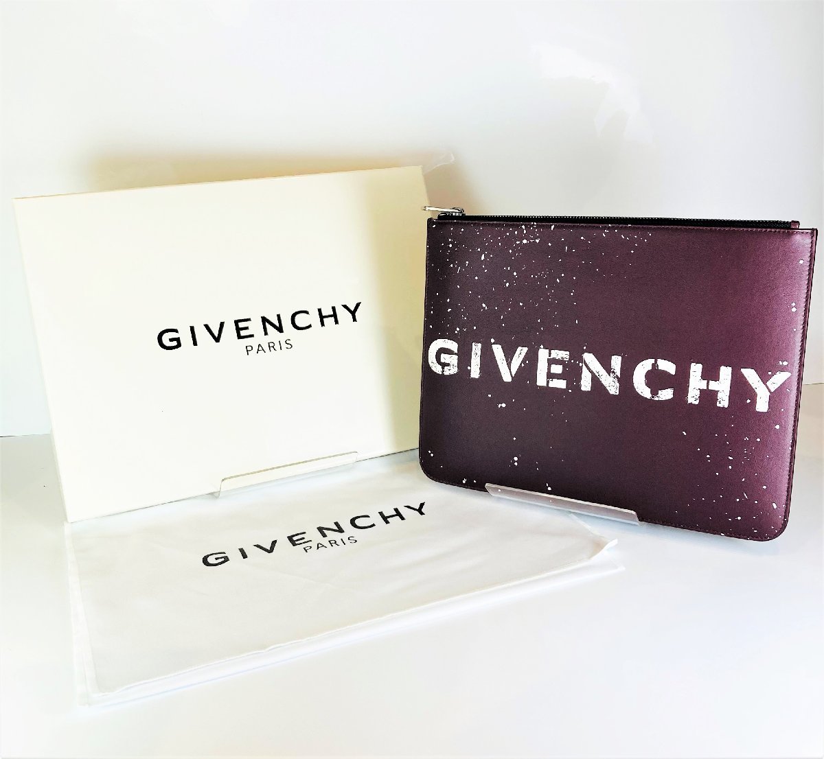 【77】未使用品 GIVENCHY ジバンシィ ロゴプリント クラッチバッグ メンズ 箱・保存袋 ブランド 希少 おしゃれ 手軽 コンパクト_画像1