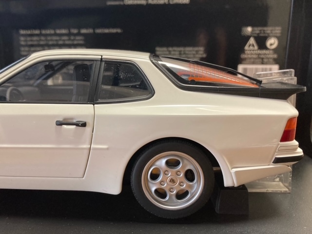 レア!オートアート 1/18 ポルシェ944ターボ Yahoo!オークション - オート アート ポルシェ 944 ターボ 1/18
