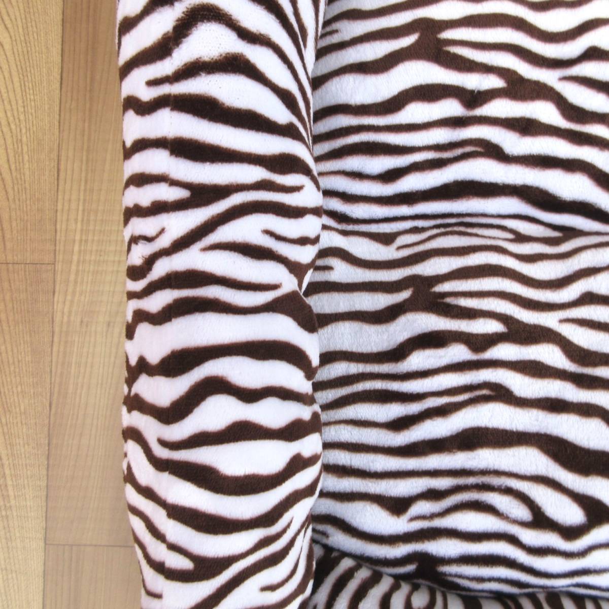  new goods * free shipping [L size ] flannel square pet bed * pet sofa * pet house * pet mat # Zebra pattern Brown 