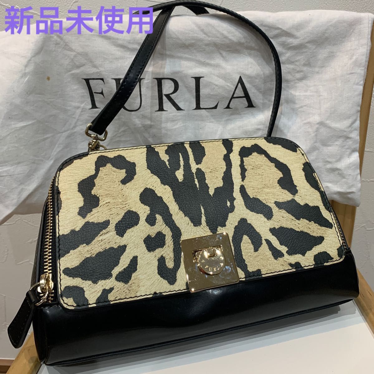 新品未使用フルラ FURLA レオパード柄 ショルダーバッグ ハンドバッグ ミニバッグ アニマル柄 レザー エナメル