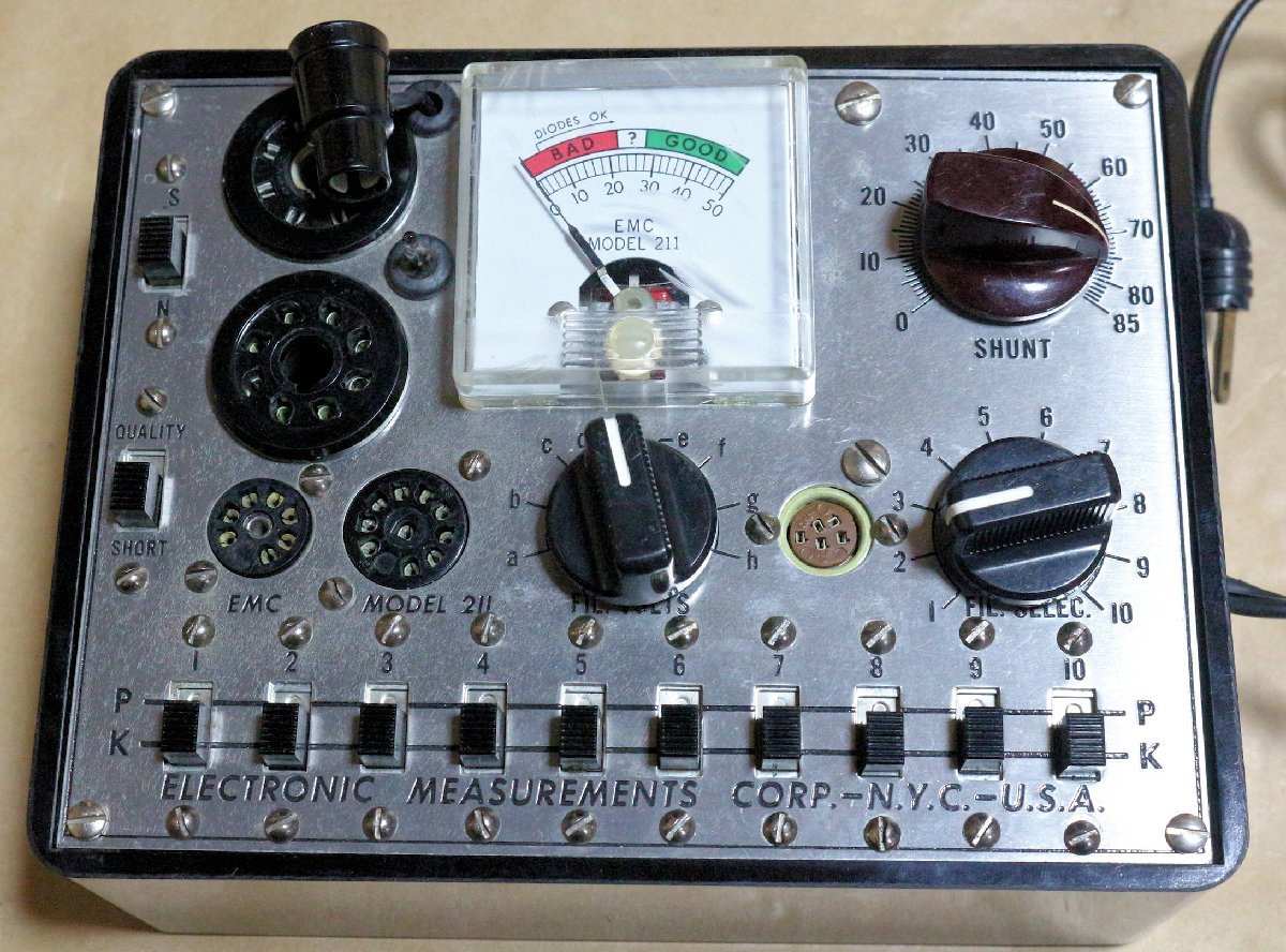 コンパクトで可愛い EMC211 真空管試験器テスター ビンテージ測定器