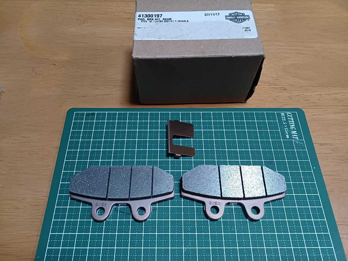 # new goods / prompt decision free shipping # Harley Davidson original rear brake pad M8 Mill War key eito Softail 2018 year on and after 41300197