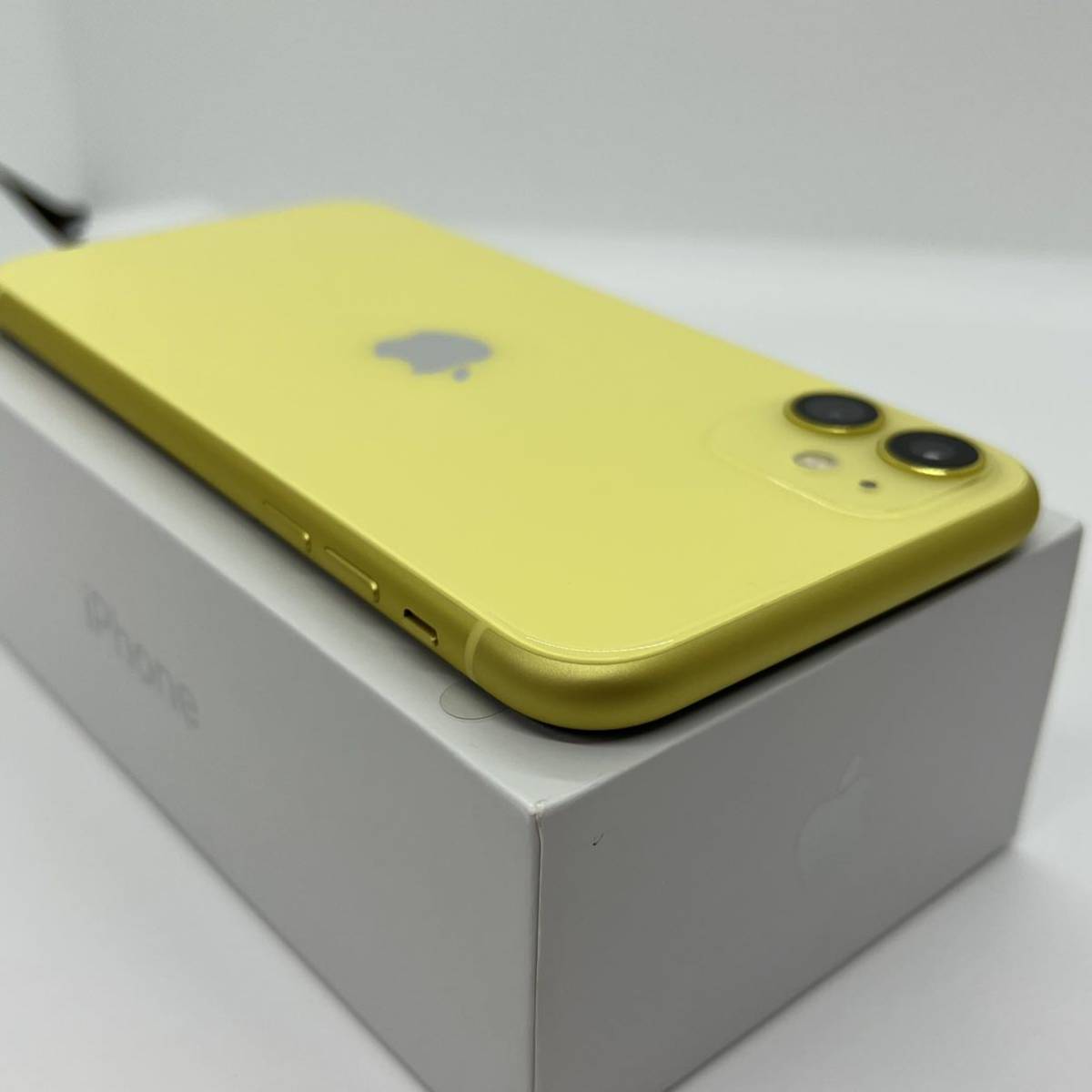 新品 iPhone 11 イエロー 256 GB SIMフリー 本体 | monsterdog.com.br