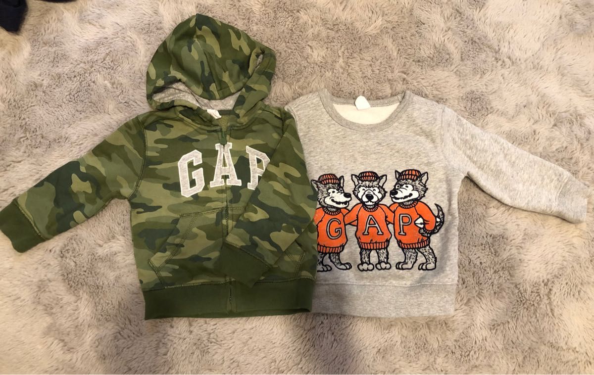 子供服　babyGAP 2歳　パーカー　トレーナー