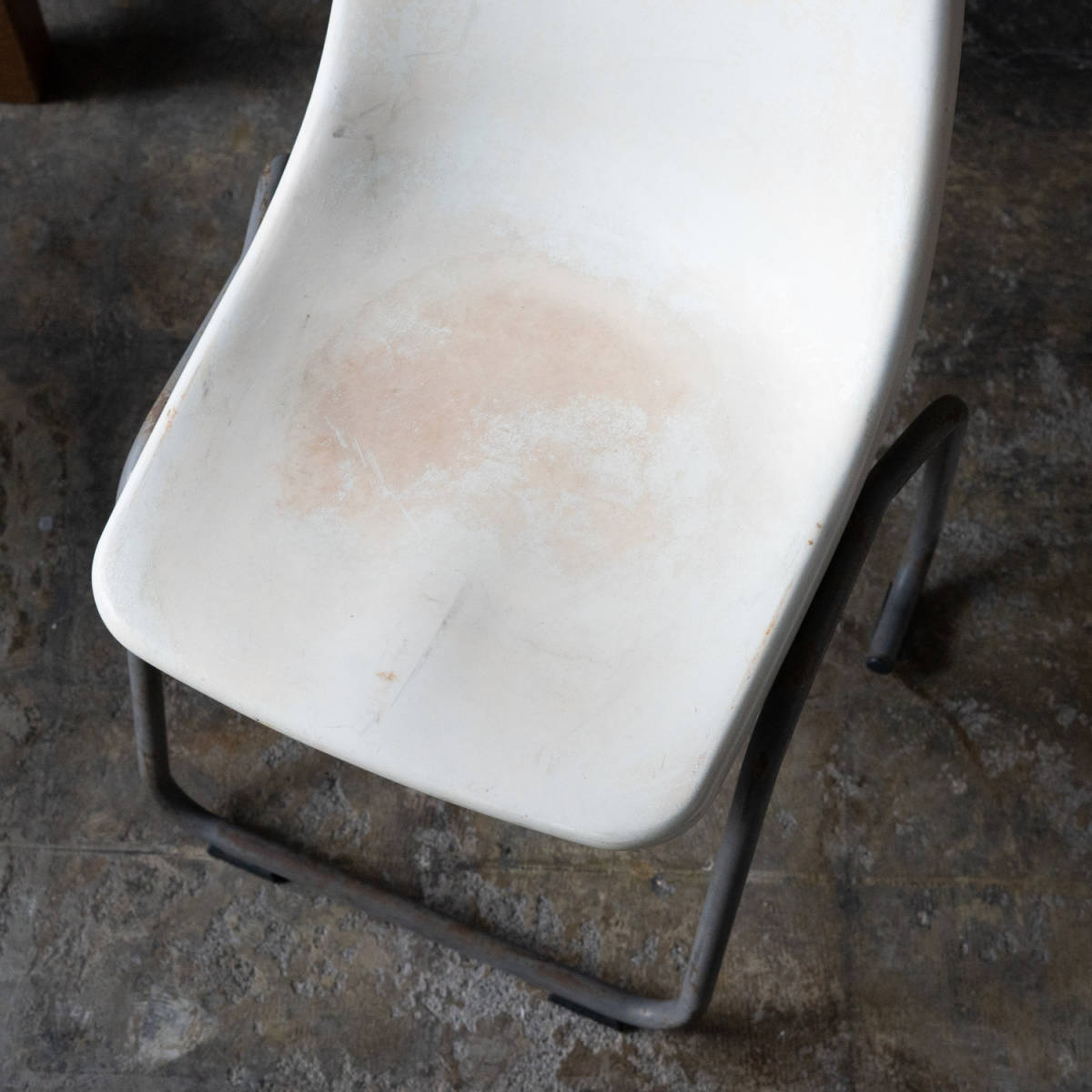  стул старый мебель стул интерьер магазин инвентарь и т.п. in пыль настоящий стул стул 