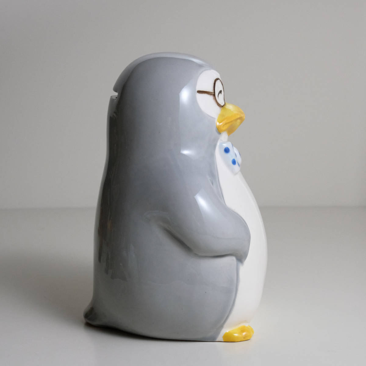 ペンギンの陶器貯金箱 置物 オブジェ インテリア フィギュア 人形 昭和レトロ_画像4