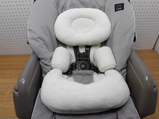 ♪コンビ ホワイトレーベル ベビーラック ネムリラ AT BEDi EG 新生児専用パットとおやすみドーム 電動ハイローチェア 新生児OK♪管1127-96_新生児専用にシートパットはふかふかです。