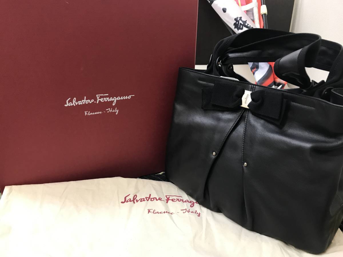 新製品情報も満載 未使用品 池袋西武百貨店購入 Salvatore Ferragamo