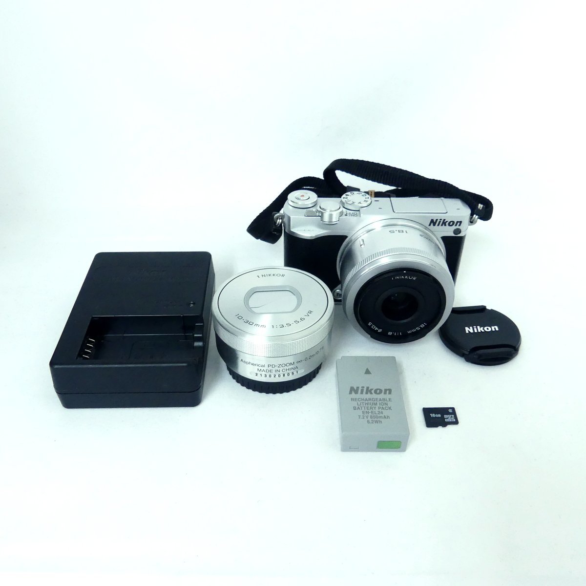 Nikon ニコン 1 J5 、18.5mm F1.8、10−30㎜ F3.5-5.6 VR シルバー