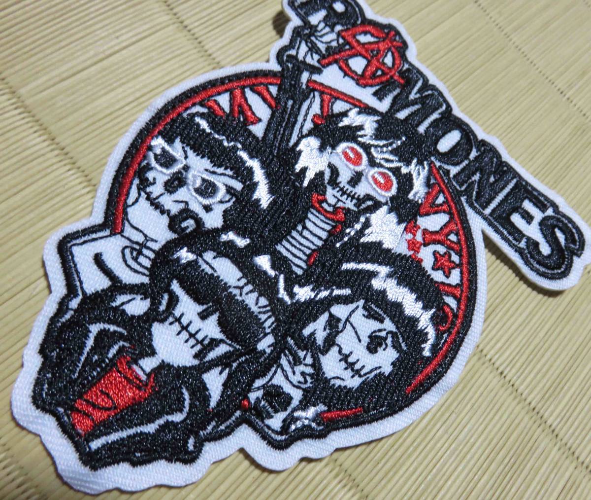 ４MEN髑髏◆新品　ラモーンズRamonesアメリカ　ニューヨーク　パンク・ロックバンド ドクロ　刺繍ワッペン◎USミュージック 音楽 ◇激シブ