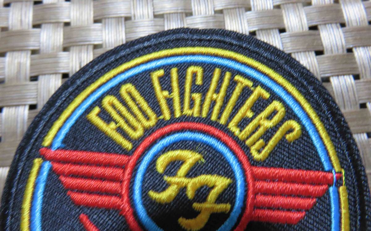 黒赤黄FF（円型）◆新品フー・ファイターズ　Foo Fightersアメリカ　USロックバンド 刺繍ワッペン ◆音楽　ミュージック■洋服・衣類DIY