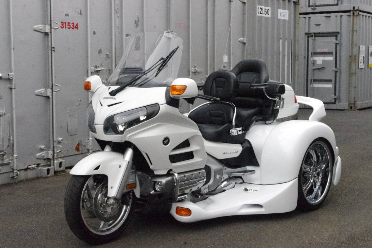 Куплю трицикл б у. Honda Gold Wing 1800 Trike. Honda gl 1800 трицикл. Honda Gold Wing трицикл. Honda gl1800 Gold Wing tri Trike.