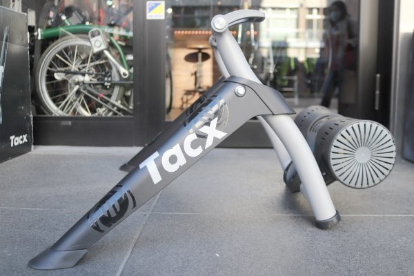 TACX タックス bushido ブシドー スマートローラー 【国内即発送