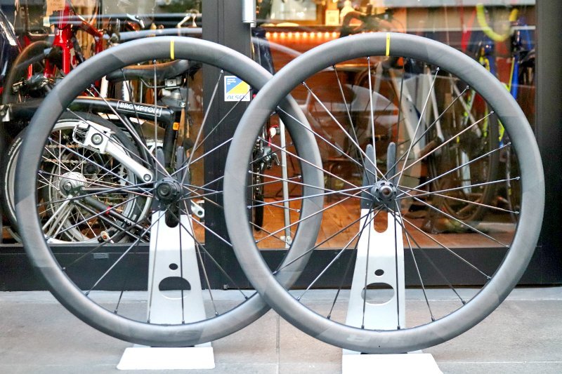 【楽ギフ_のし宛書】 マヴィック MAVIC コスミック COSMIC SLR 45 DISC カーボン ディスク チューブレスレディ シマノ11s ホイールセット【最新ハイエンド!】 27インチ、700C 【楽ギフ_のし宛書】 マヴィック MAVIC コスミック COSMIC SLR 45 DISC カーボン ディスク チューブレスレディ シマノ11s ホイールセット【最新ハイエンド!】 27インチ、700C