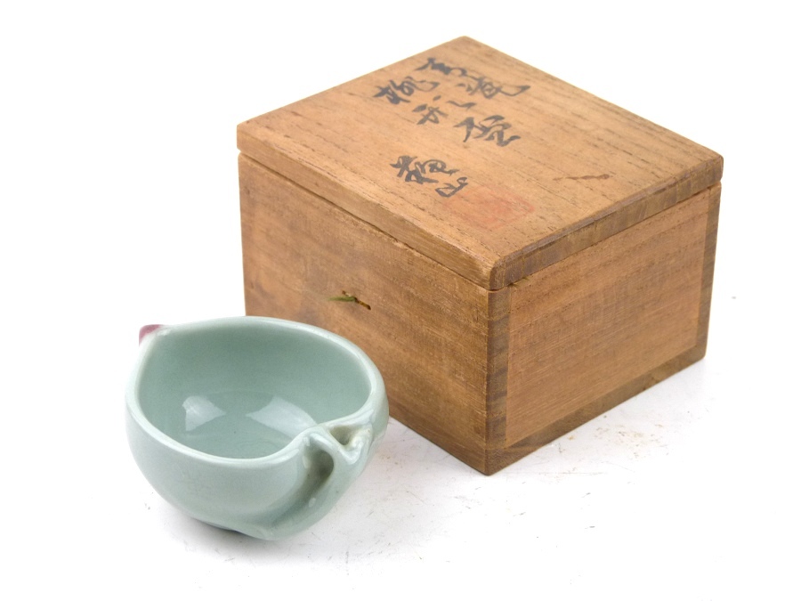 諏訪蘇山造 青磁 桃香合