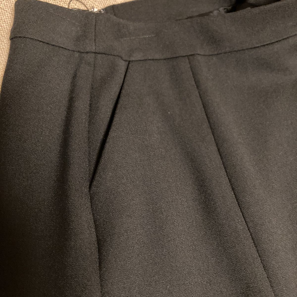 ◎新品◎ｒu アールユー（マルイ）秋冬の台形ひざ丈スカート黒Ｓ_画像4