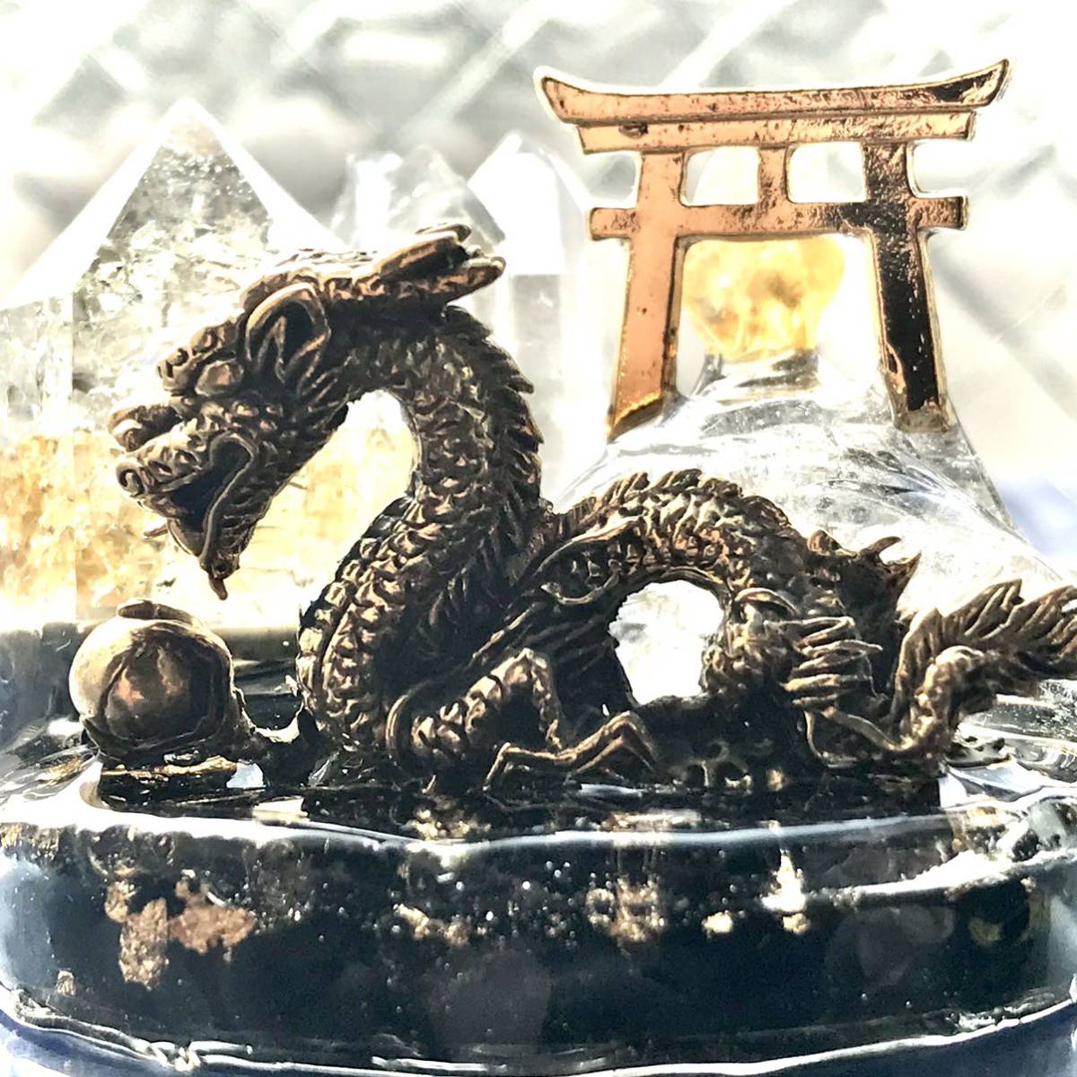 ヤフオク! - ◇宝珠を掴む龍◇浄化のオブジェ◇オルゴナイト◇鳥居