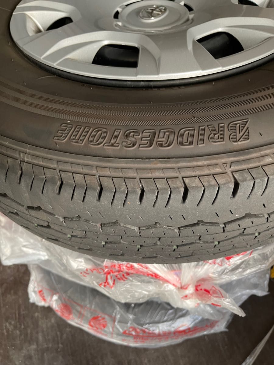 新車外し 純正ホイール ハイエース 純正タイヤホイール4本セット 195