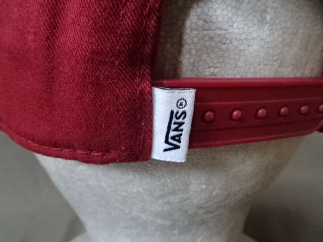 USA購入 人気アメカジ系ボーダーブランド バンズ【VANS】【VANS SINCE 1966】 ワッペンロゴ刺繍付キャップ 新品未使用 エンジ_画像6