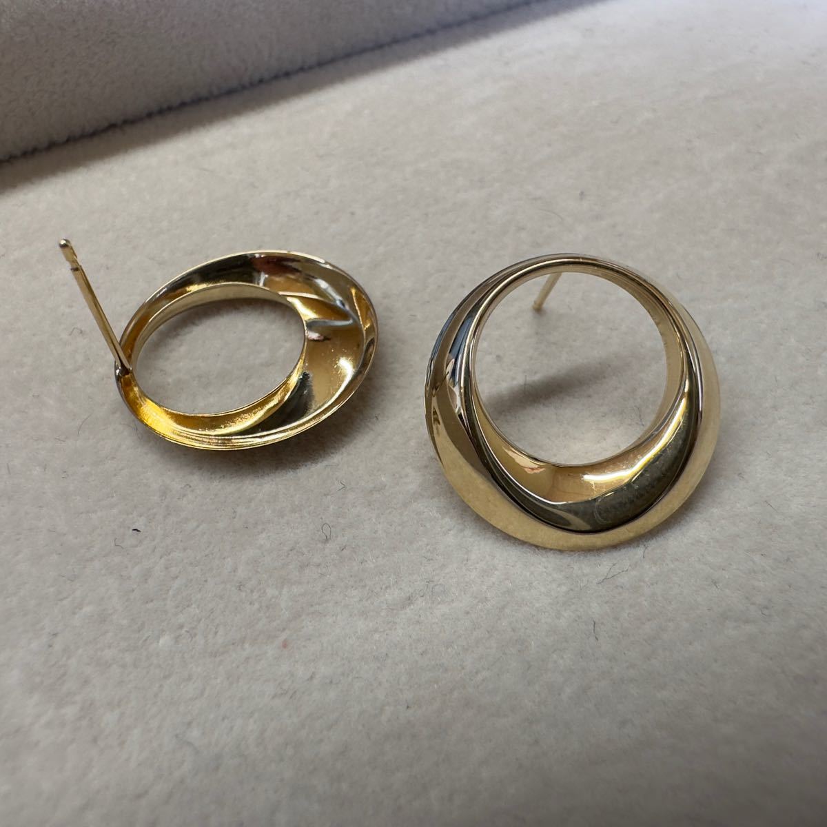 18金 イエローゴールド フローラル 二連 ピアス-