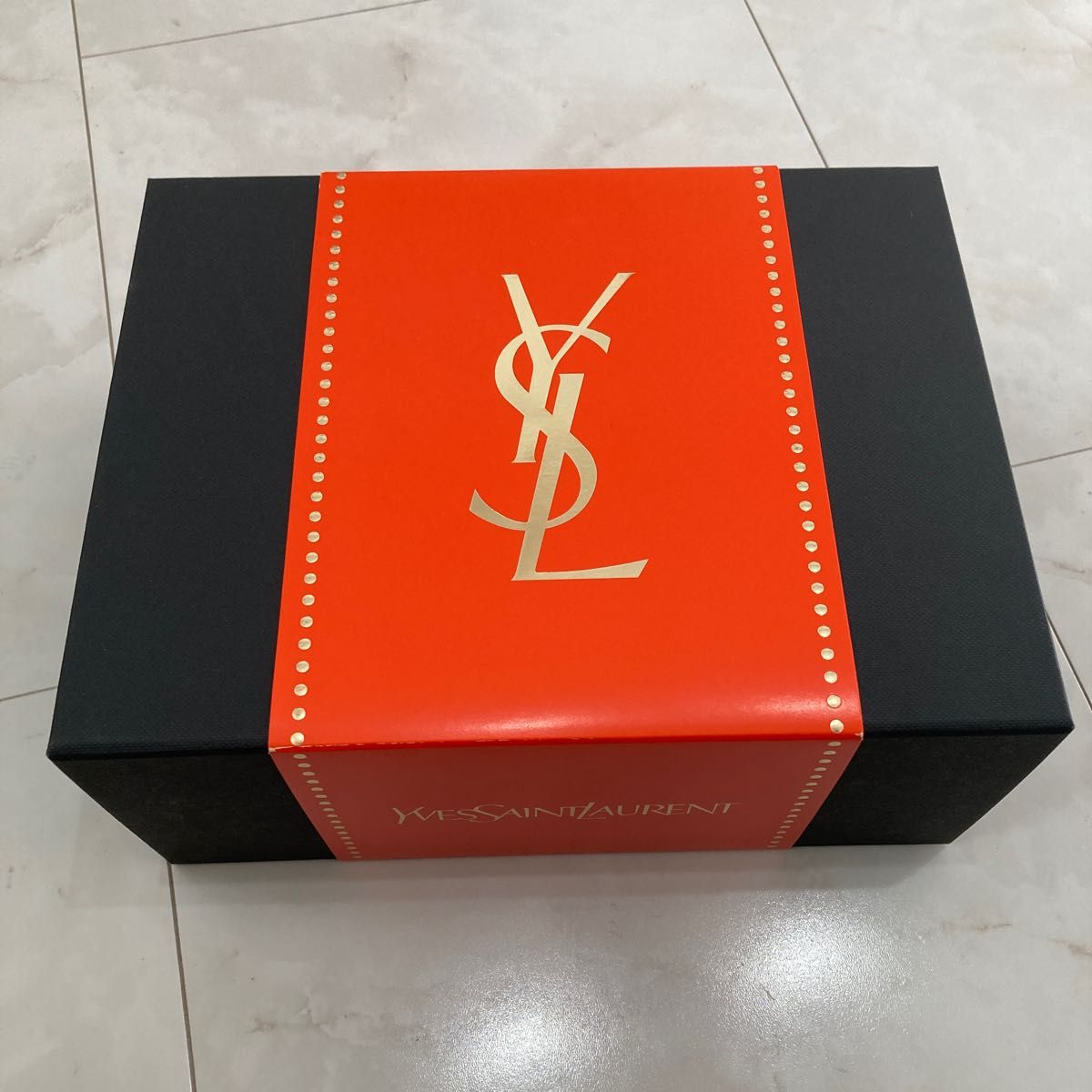 イヴサンローラン　イヴ・サンローラン　ギフトボックス　未使用紙袋　 YVES SAINT LAURENT YSL ボックス