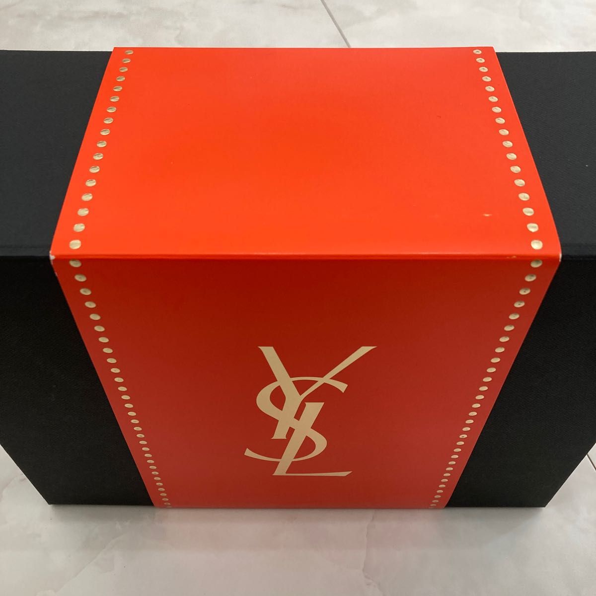 イヴサンローラン　イヴ・サンローラン　ギフトボックス　未使用紙袋　 YVES SAINT LAURENT YSL ボックス