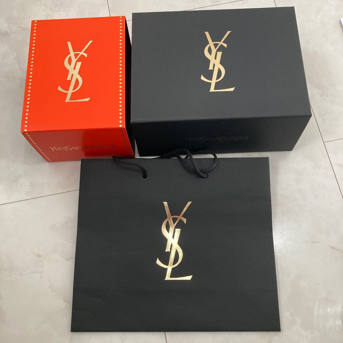 イヴサンローラン　イヴ・サンローラン　ギフトボックス　未使用紙袋　 YVES SAINT LAURENT YSL ボックス