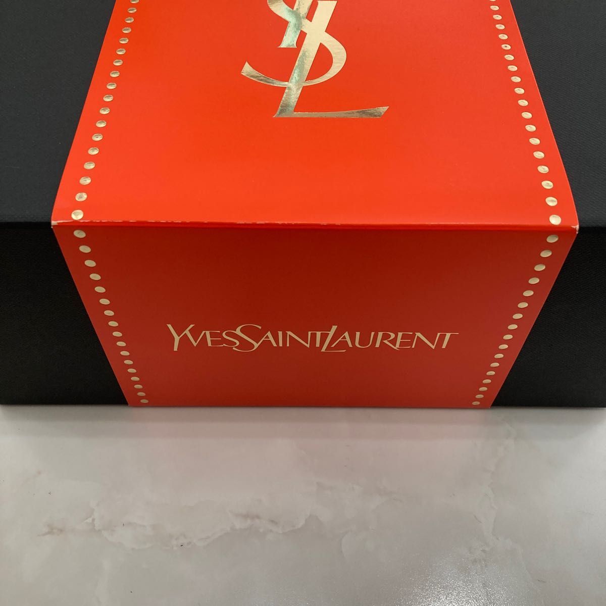 イヴサンローラン　イヴ・サンローラン　ギフトボックス　未使用紙袋　 YVES SAINT LAURENT YSL ボックス