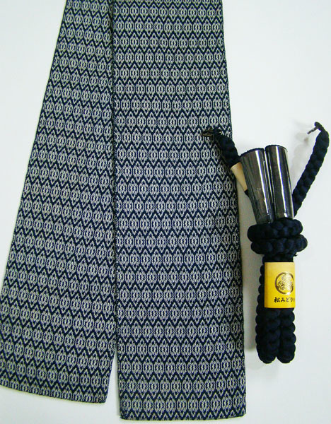 男物大島紬未使用しつけ糸付き１６０亀甲織アンサンブル角帯羽織紐付き