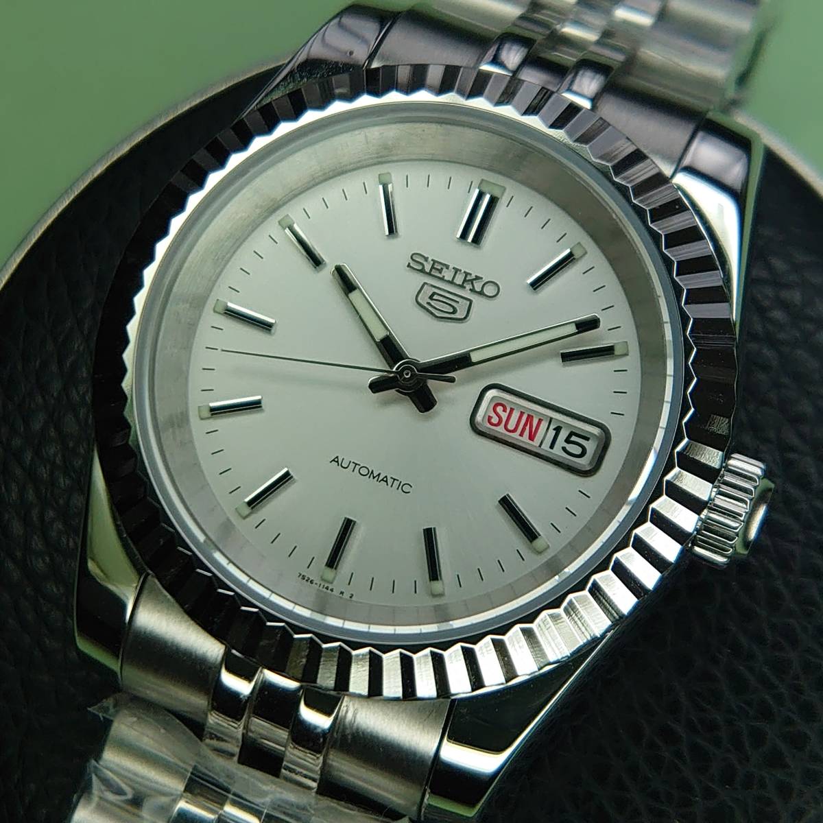 ☆SEIKO5/7S26/サンバーストシルバー/フルーテッドベゼル/ジュビリー