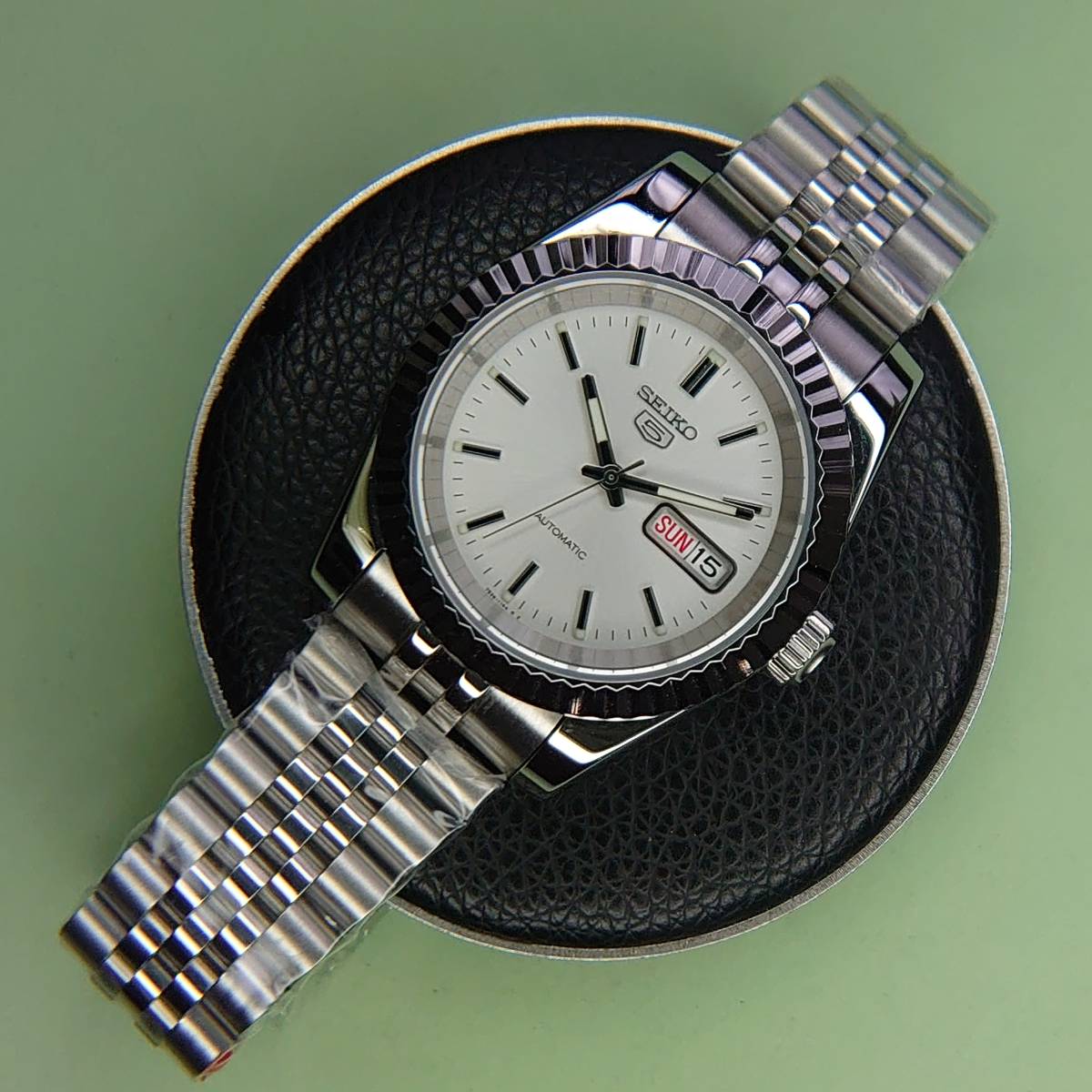 SEIKO5/7S26/サンバーストシルバー/フルーテッドベゼル SEIKO5/7S26/サンバーストシルバー/フルーテッドベゼル
