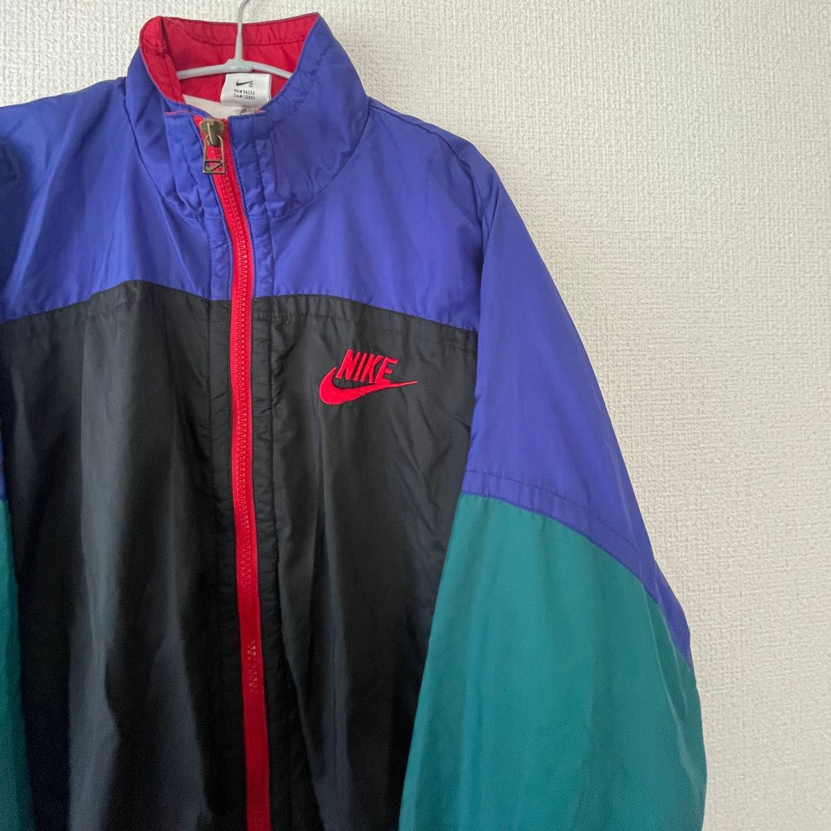 NIKE 90s ナイロンジャケット マルチカラー ロゴ刺繍 青 緑 黒 NIKE 90s ナイロンジャケット マルチカラー ロゴ刺繍 青 緑 黒