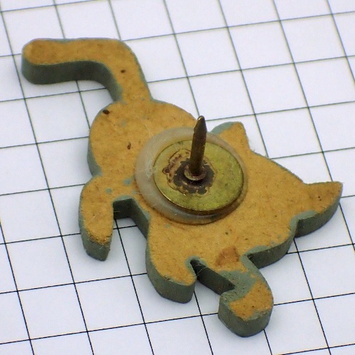  pin badge * grey. cat cat .. wooden * France limitation pin z* rare . Vintage thing pin bachi